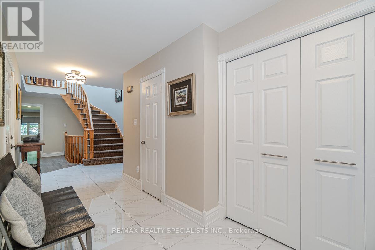 388 Turnberry Crescent, Mississauga, Ontario  L4Z 3W5 - Photo 3 - W7276146