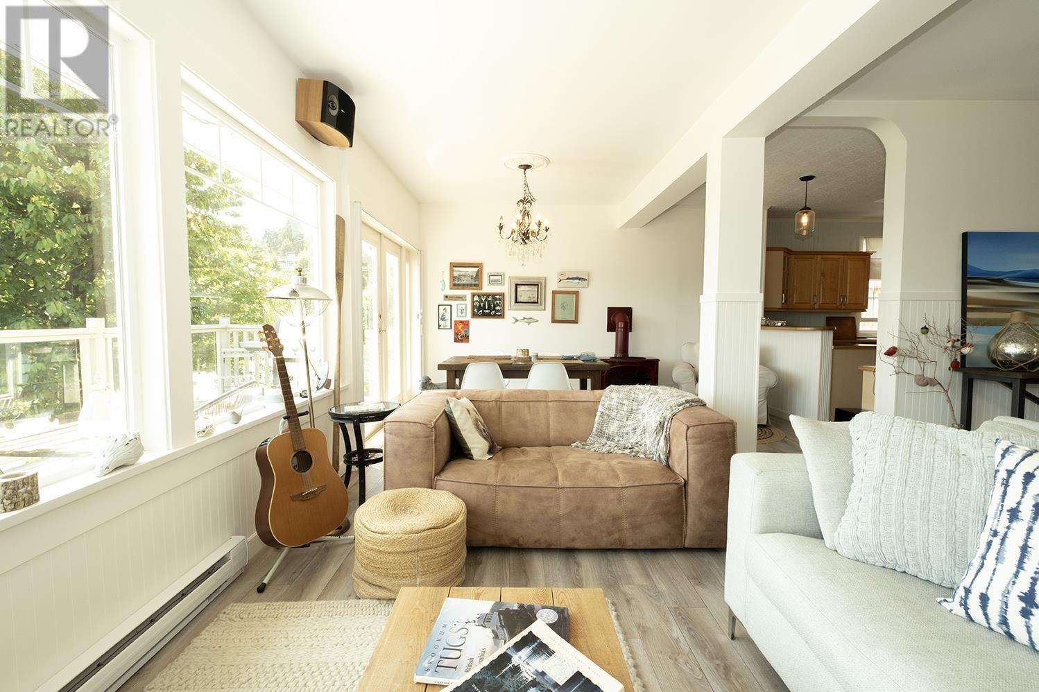 446 Central Avenue, Gibsons, British Columbia  V0N 1V1 - Photo 13 - R2830366