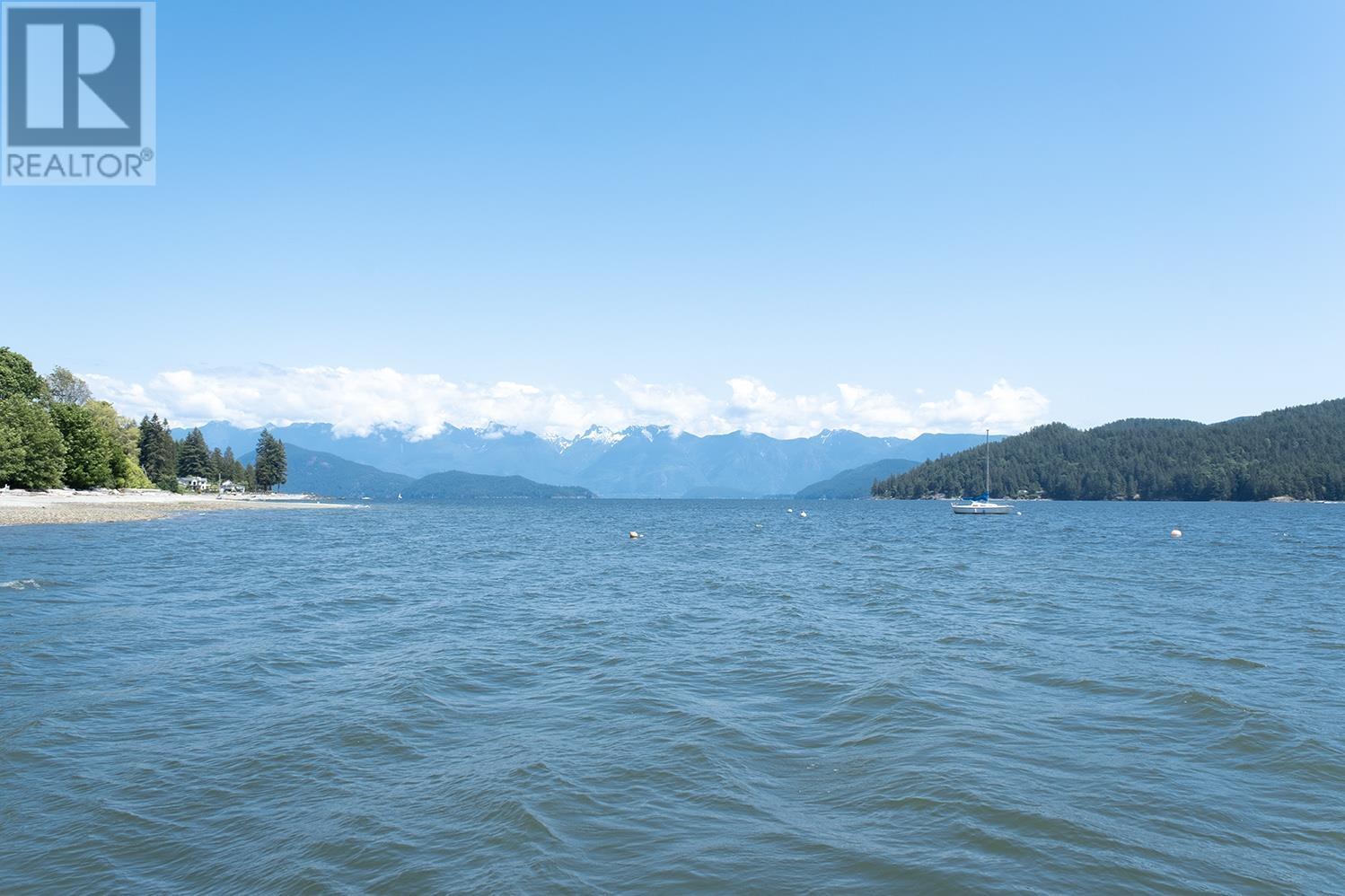 446 Central Avenue, Gibsons, British Columbia  V0N 1V1 - Photo 3 - R2830366