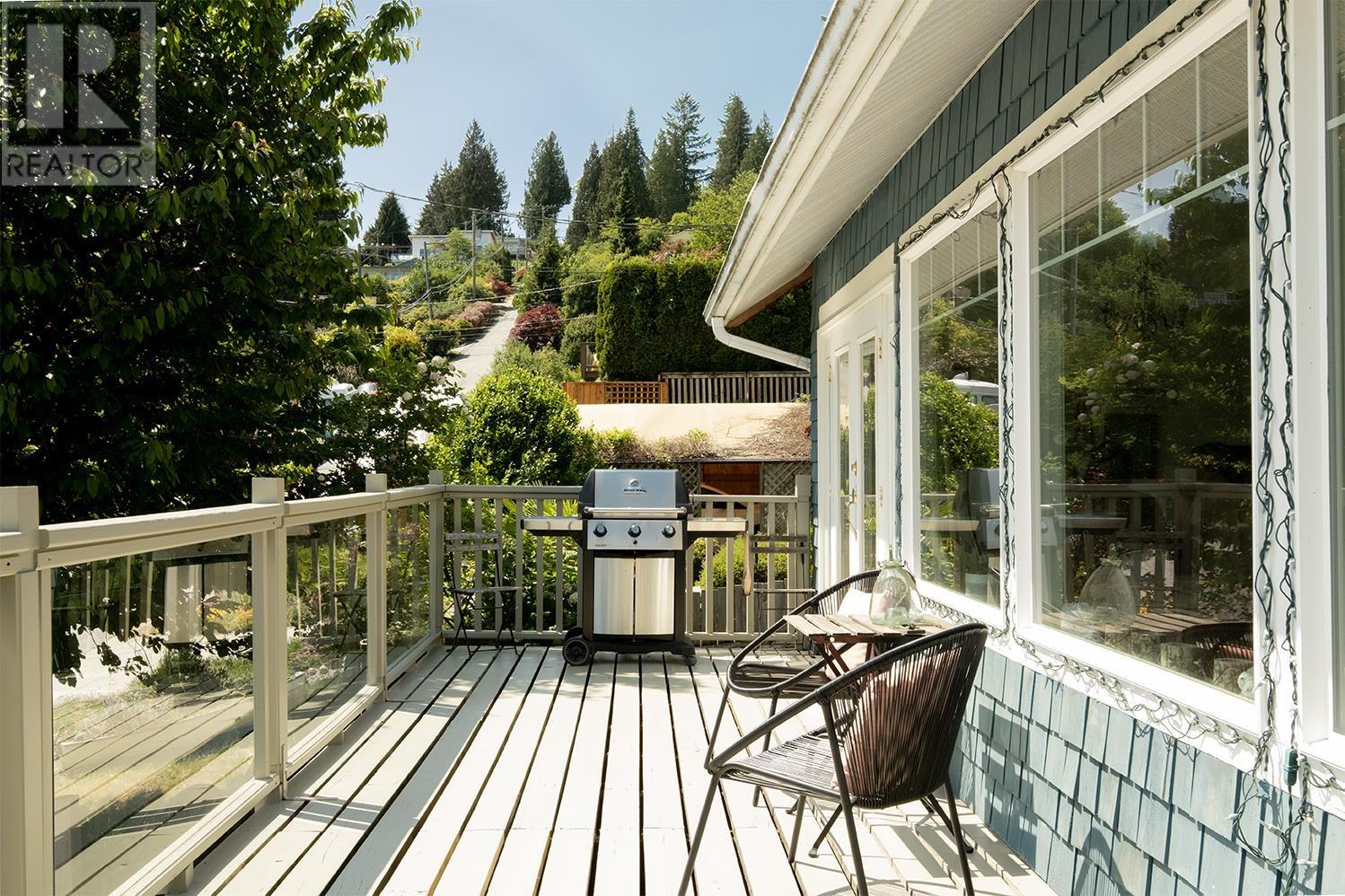446 Central Avenue, Gibsons, British Columbia  V0N 1V1 - Photo 7 - R2830366