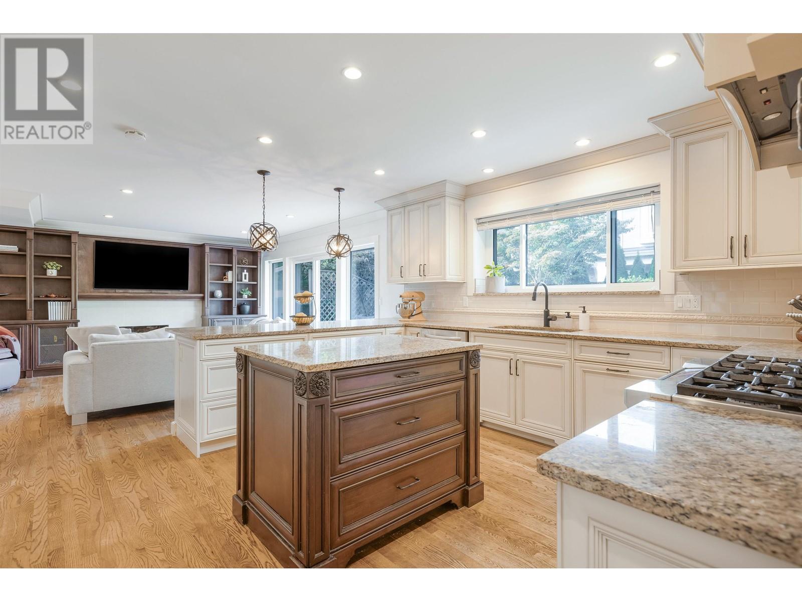 6655 Gamba Drive, Richmond, British Columbia  V7C 2G4 - Photo 10 - R2821207