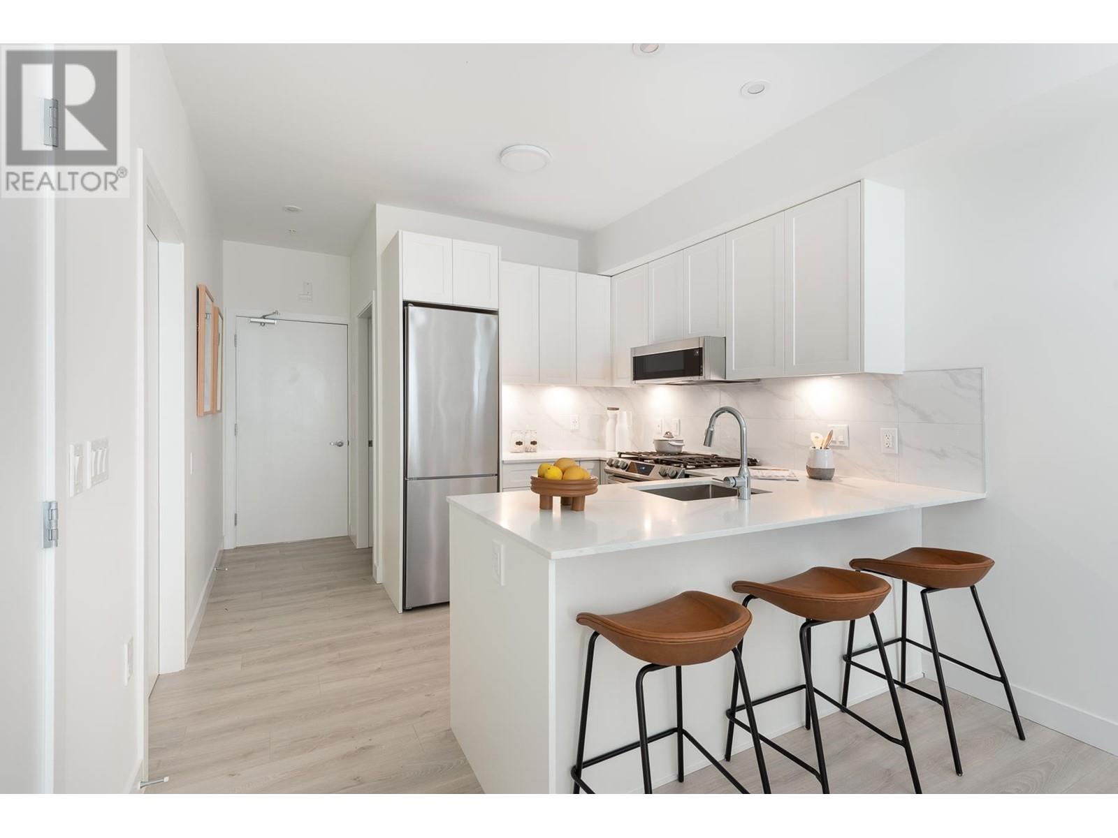 302 2688 Duke Street, Vancouver, British Columbia  V5R 4S9 - Photo 1 - R2830179