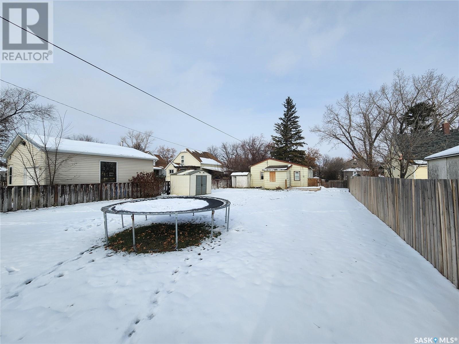 73 3rd Avenue E, Central Butte, Saskatchewan  S0H 0T0 - Photo 39 - SK951185