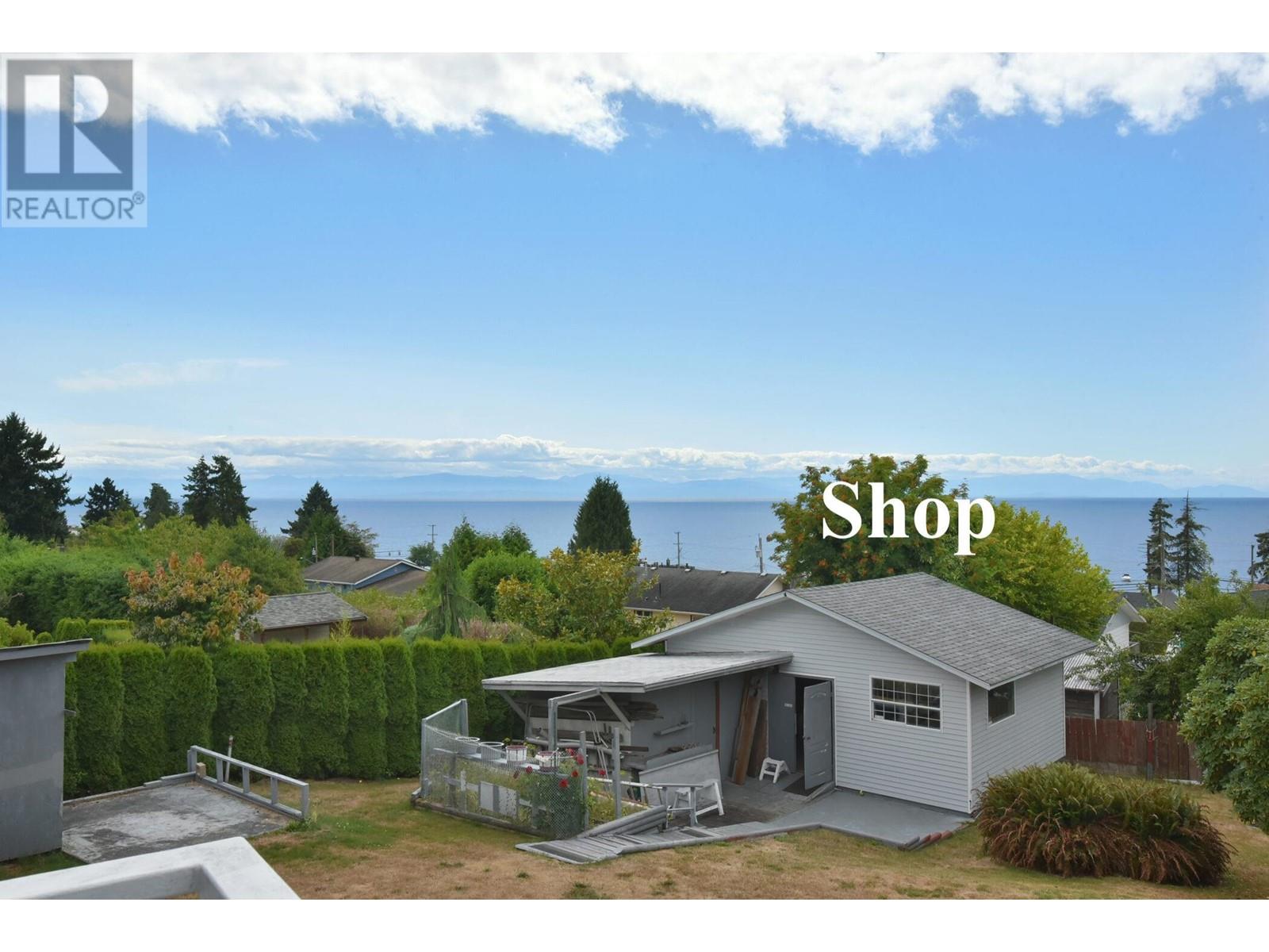 4815 Laurel Avenue, Sechelt, British Columbia  V7Z 0B5 - Photo 2 - R2816745