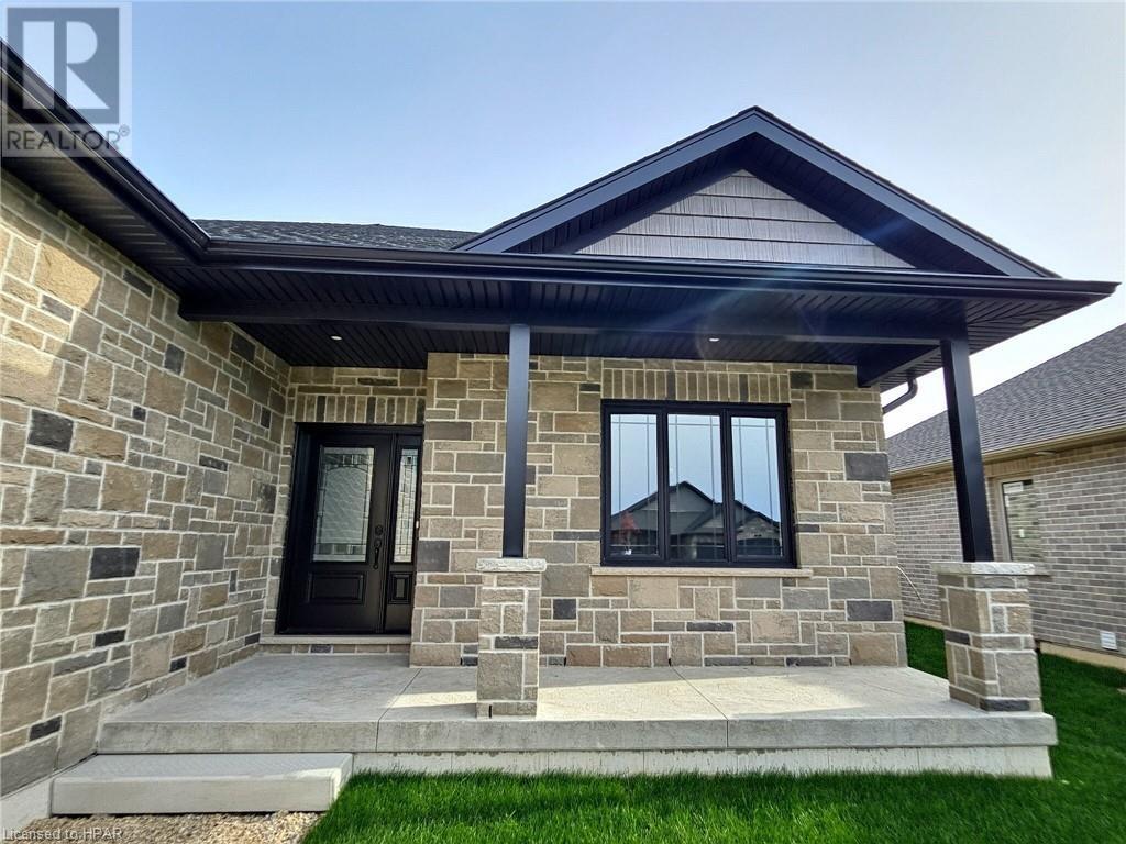 7 Winchester Crescent, Listowel, Ontario  N4W 3K7 - Photo 2 - 40509758