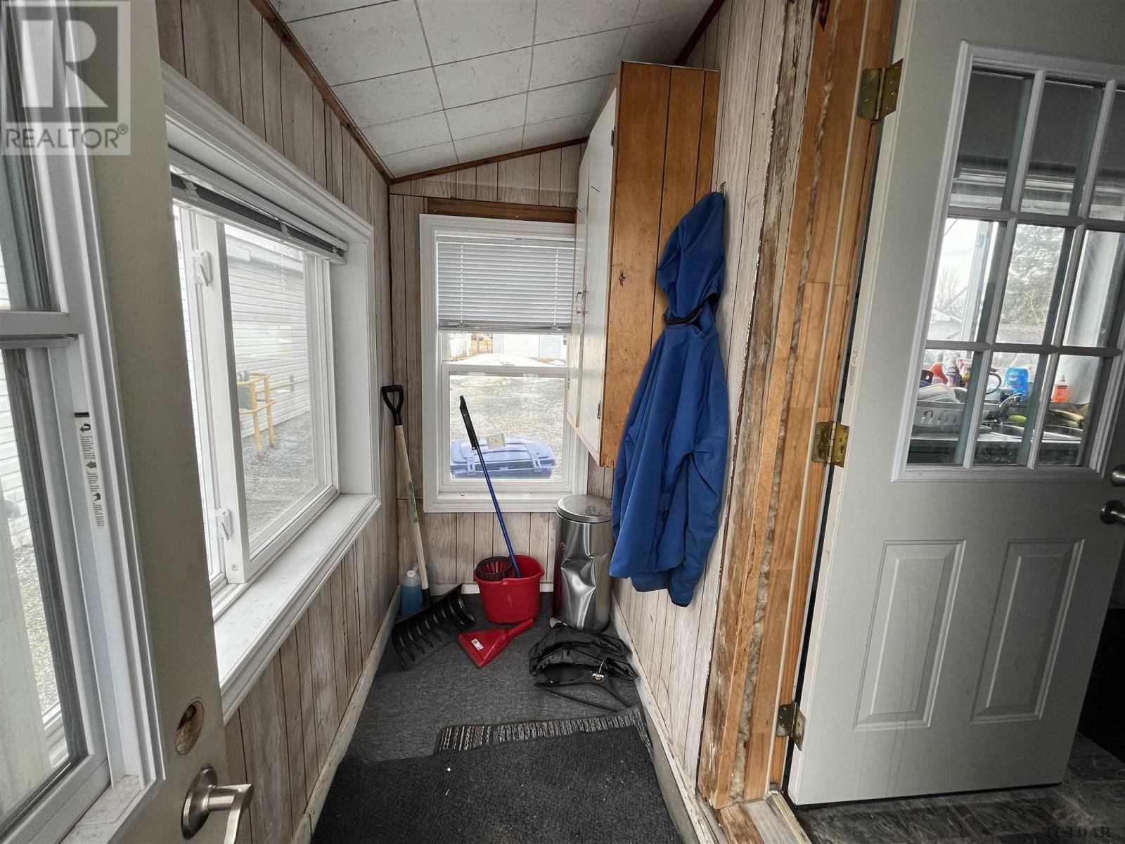 210 Main St, Smooth Rock Falls, Ontario  P0L 2B0 - Photo 3 - TM232206