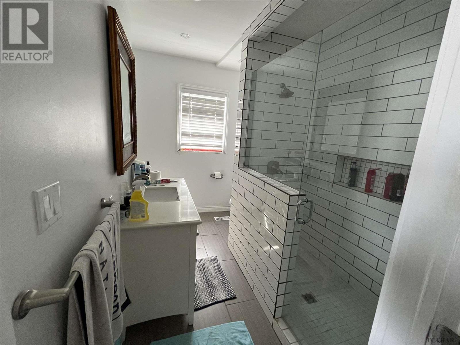 210 Main St, Smooth Rock Falls, Ontario  P0L 2B0 - Photo 9 - TM232206