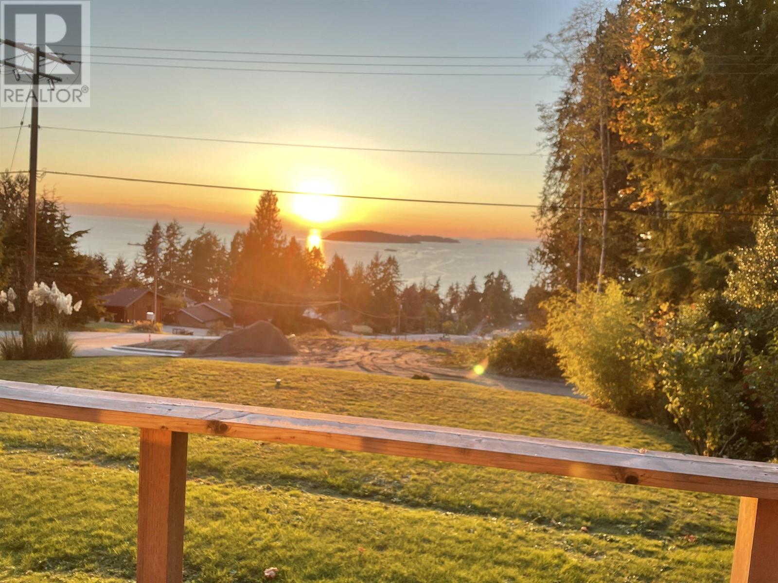 1 5302 Selma Park Road, Sechelt, British Columbia V0N 3A2 (26269612) Condos in Yaletown