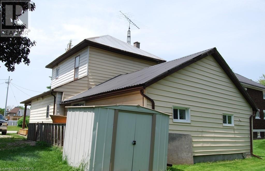 5 Queen Street W, Clifford, Ontario N0G 1M0 (26214043) Benchmark Real