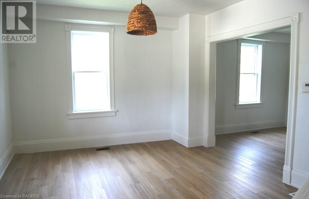 5 Queen Street W, Clifford, Ontario N0G 1M0 (26214043) Benchmark Real