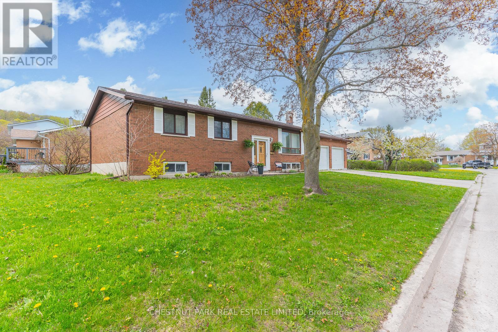 110 5th Ave W, Owen Sound, Ontario  N4K 5Y4 - Photo 2 - X7295356