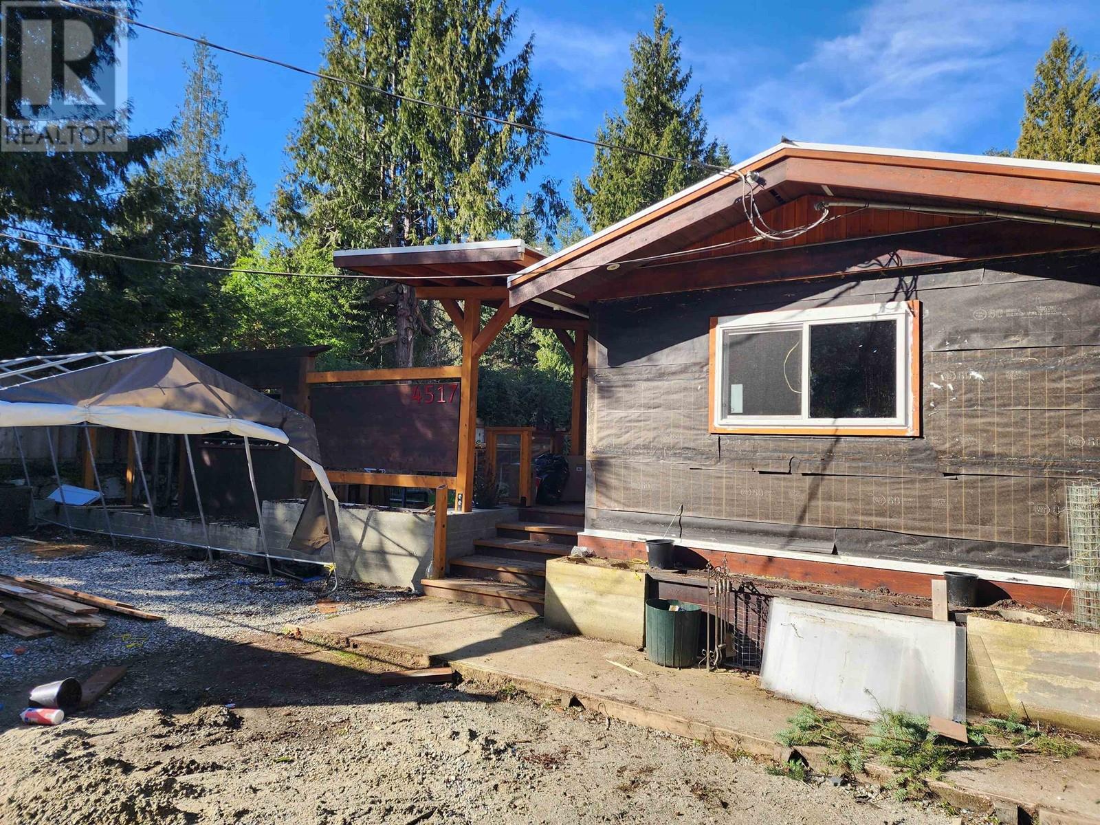 4517 Rondeview Road, Pender Harbour, British Columbia  V0N 2H1 - Photo 1 - R2832054