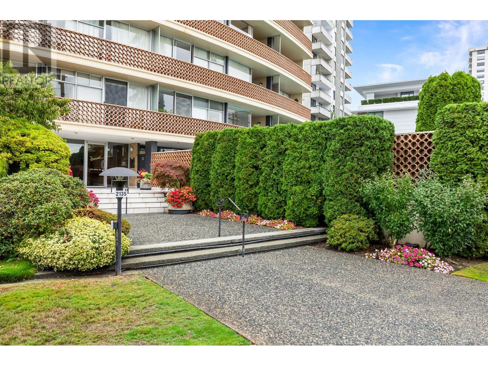 101 2135 Argyle Avenue, West Vancouver, British Columbia  V7V 1A5 - Photo 2 - R2832147