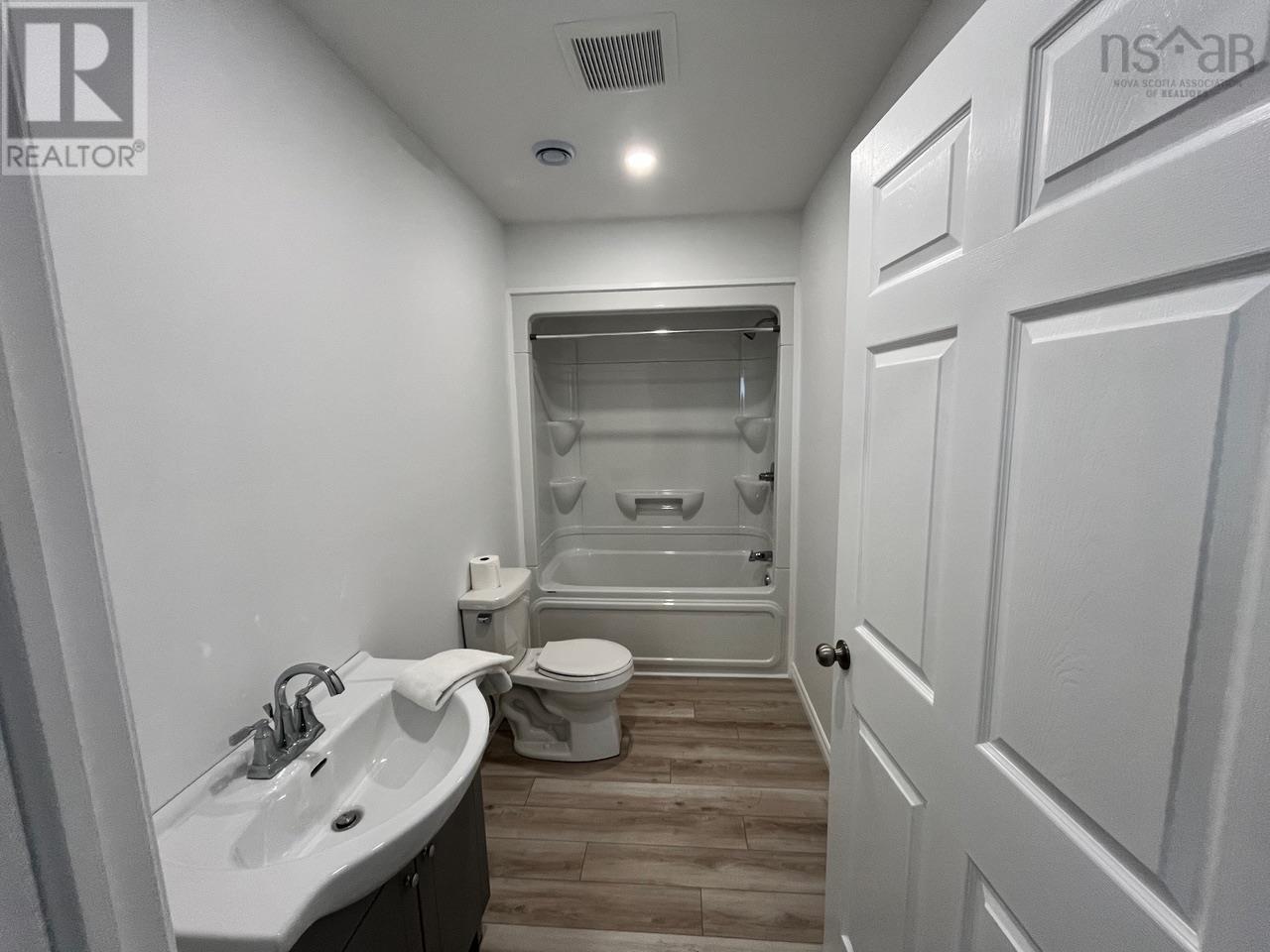 225 Brookland Street, Glace Bay, Nova Scotia  B1A 1N4 - Photo 13 - 202323948