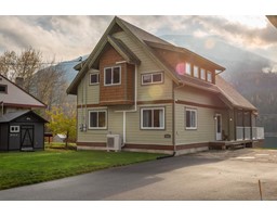 8550 BEACH STREET, balfour, British Columbia