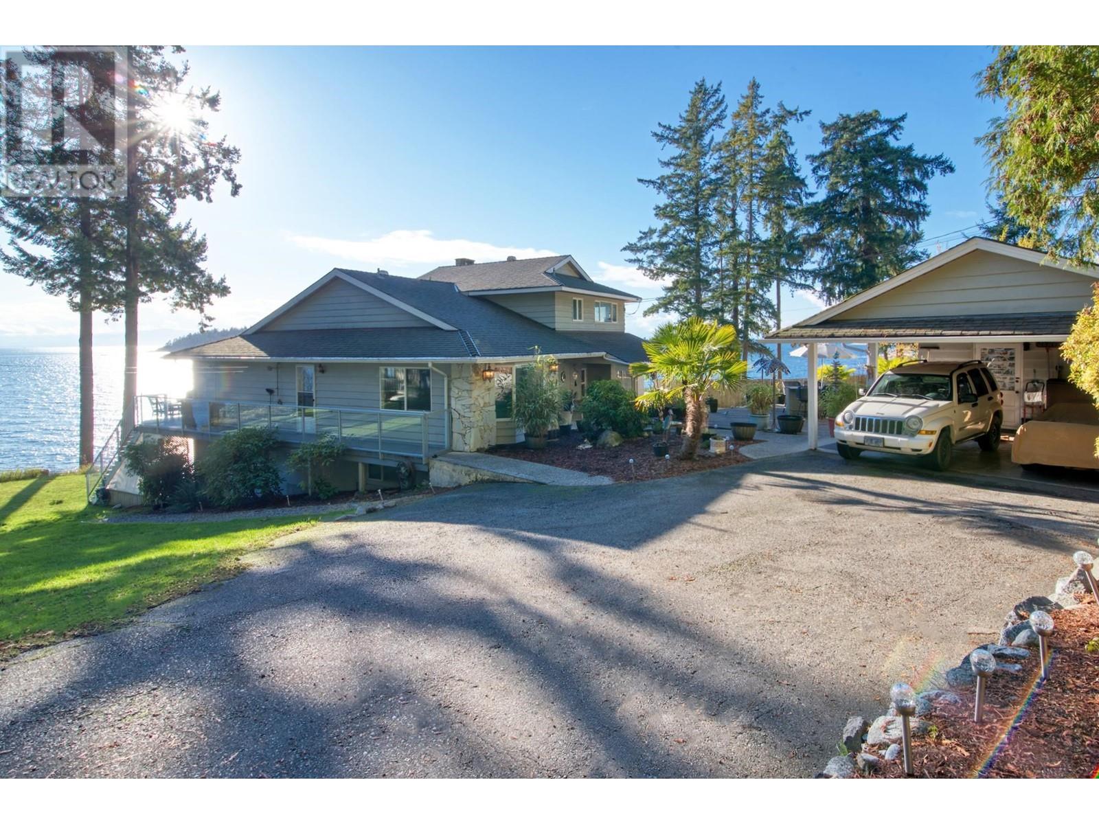 6437 Sunshine Coast Highway, Sechelt, British Columbia  V7Z 0N6 - Photo 3 - R2833093