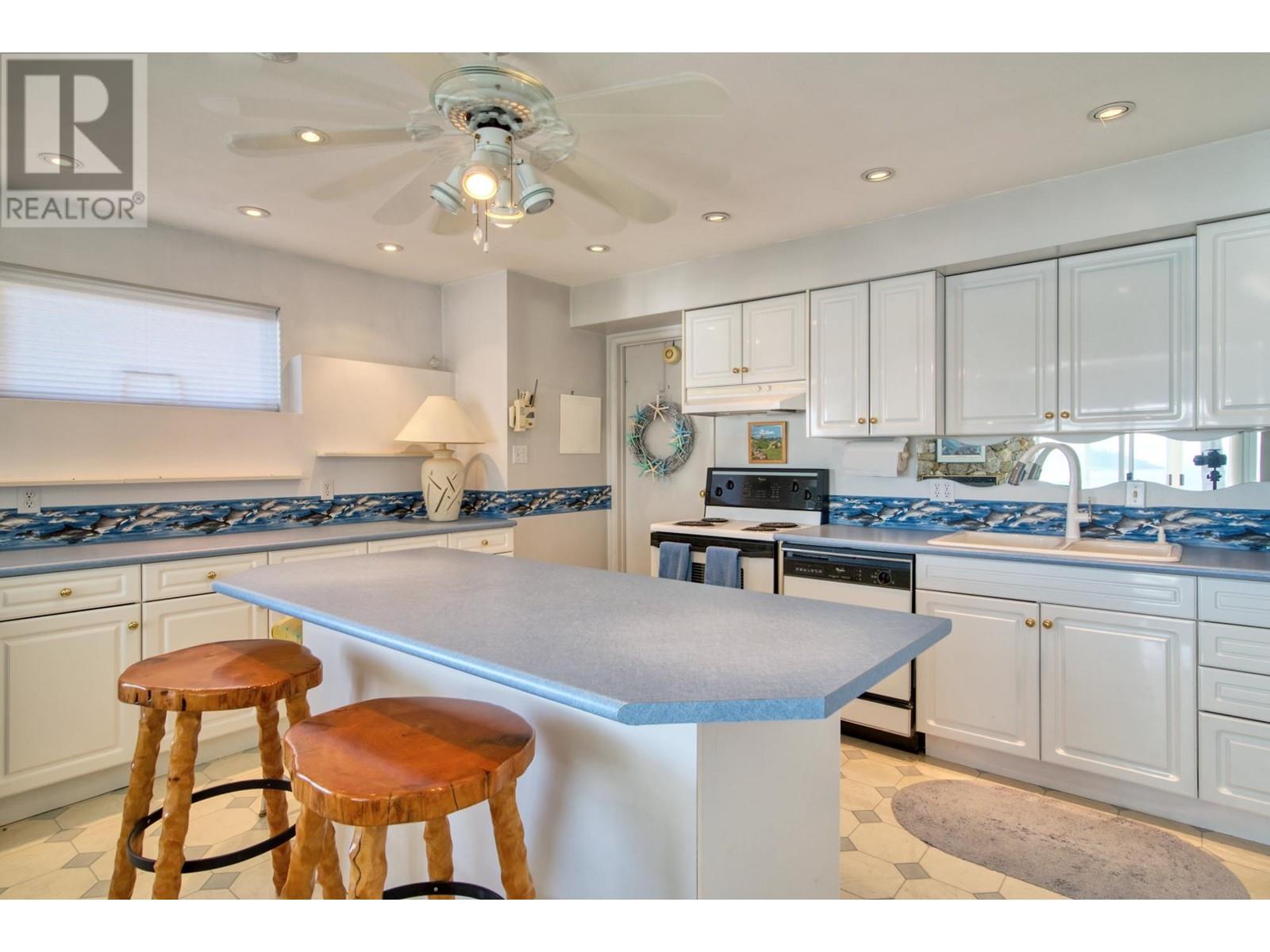 6437 Sunshine Coast Highway, Sechelt, British Columbia  V7Z 0N6 - Photo 32 - R2833093