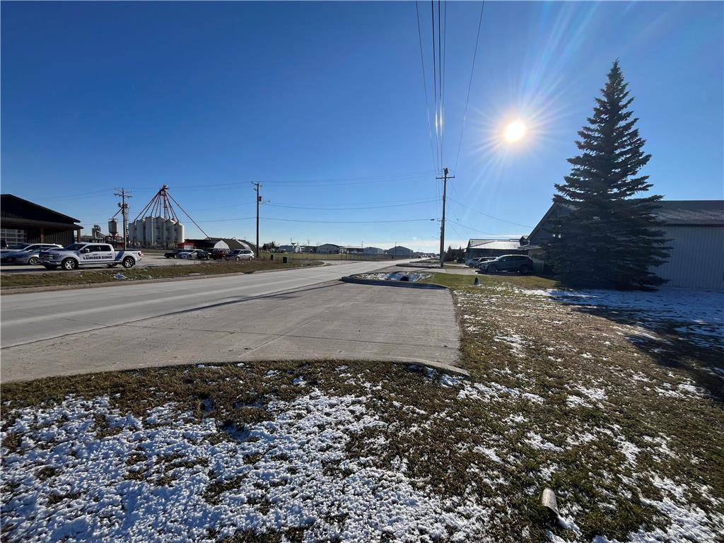 40 Industrial Road, Steinbach, Manitoba  R5G 1W9 - Photo 2 - 202330612
