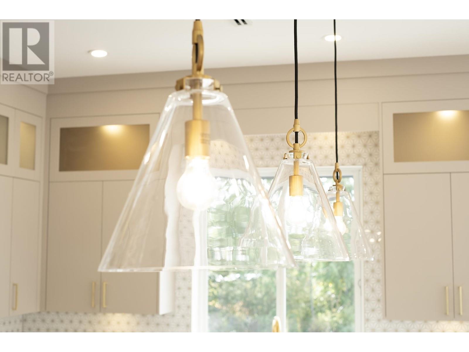 1415 Stardust Place, Gibsons, British Columbia  V0N 1V5 - Photo 10 - R2833361