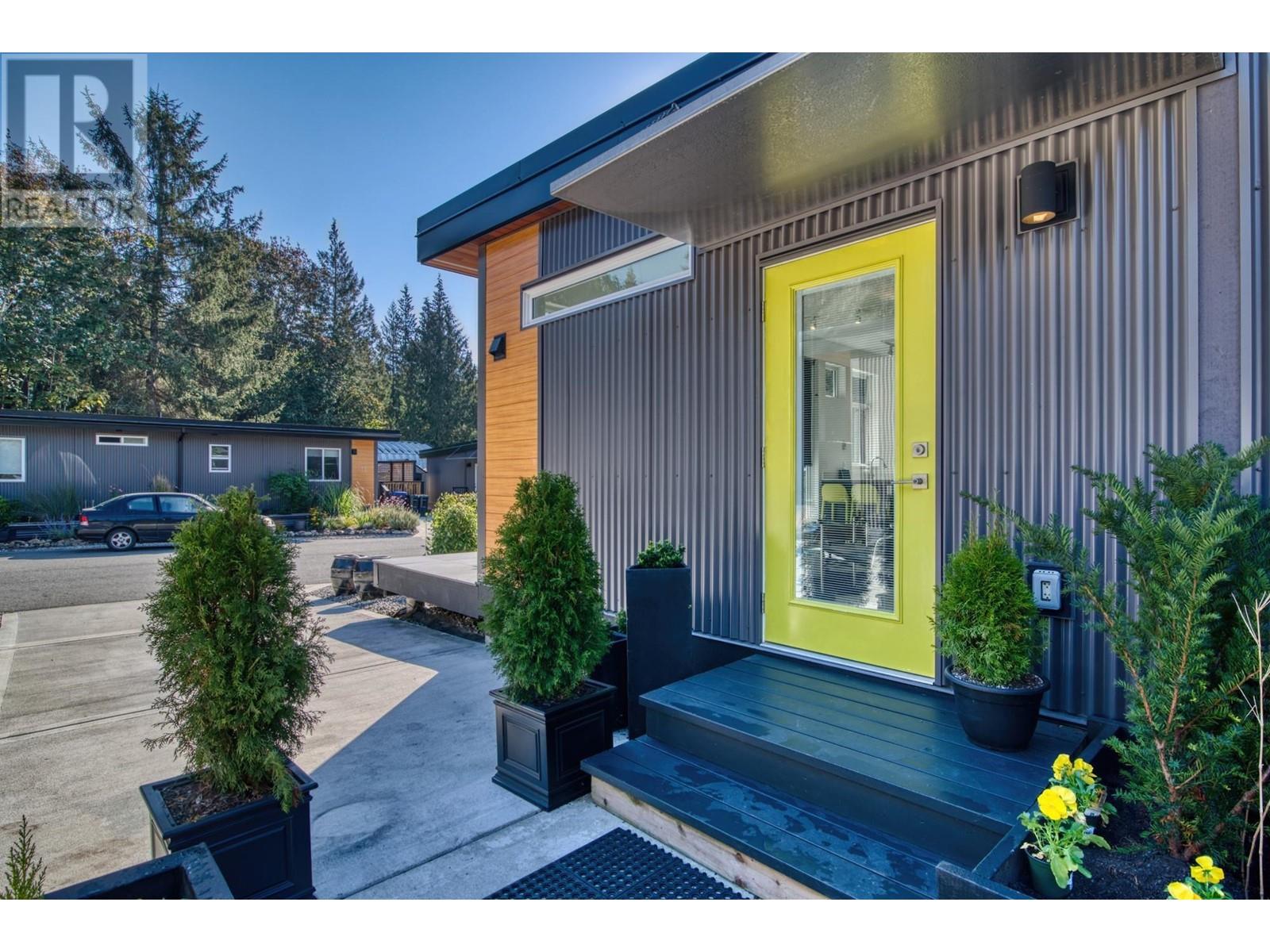 73 4496 Sunshine Coast Highway, Sechelt, British Columbia  V7Z 0C3 - Photo 1 - R2833238