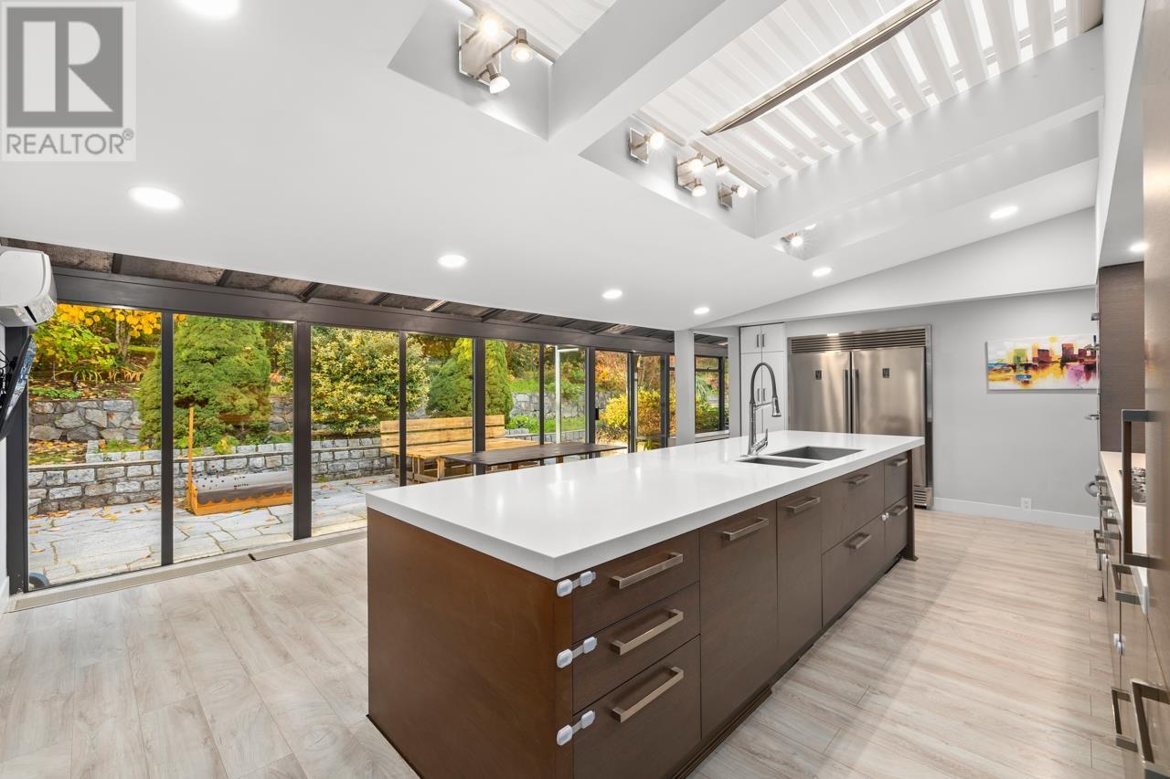 242 Onslow Place, West Vancouver, British Columbia  V7S 1K5 - Photo 11 - R2833389