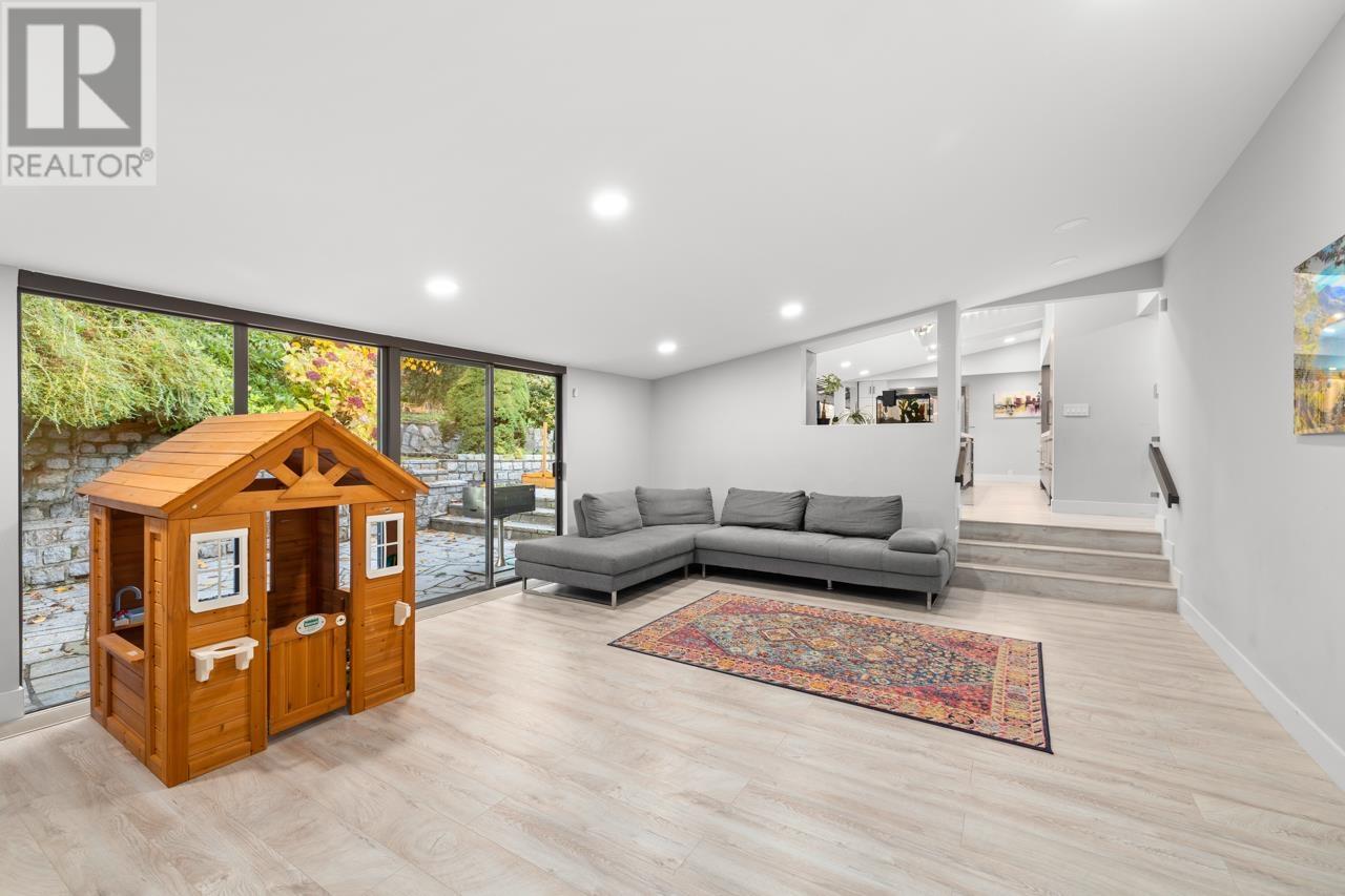 242 Onslow Place, West Vancouver, British Columbia  V7S 1K5 - Photo 14 - R2833389