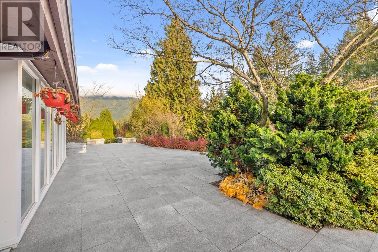 242 Onslow Place, West Vancouver, British Columbia  V7S 1K5 - Photo 3 - R2833389