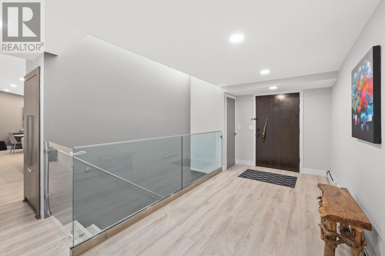 242 Onslow Place, West Vancouver, British Columbia  V7S 1K5 - Photo 4 - R2833389