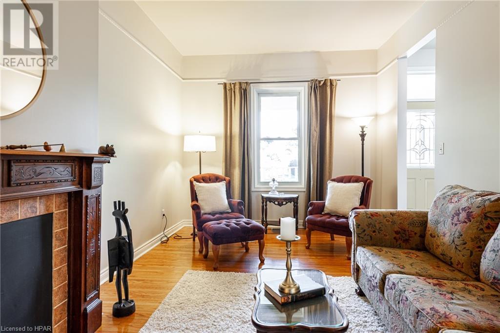 289 Douglas Street, Stratford, Ontario  N5A 5R1 - Photo 3 - 40483360