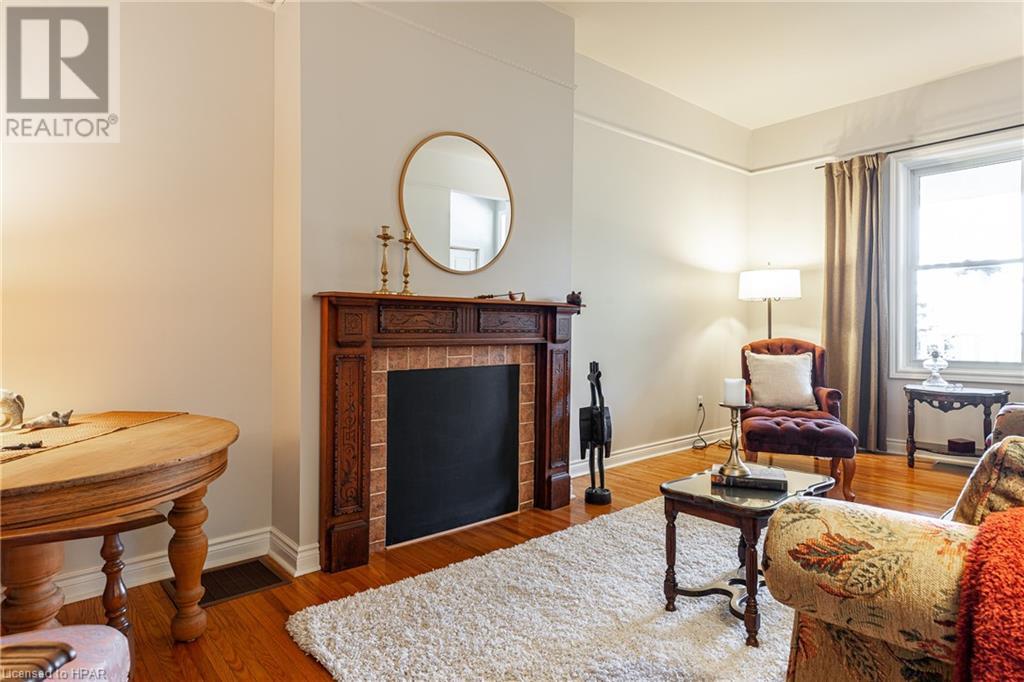 289 Douglas Street, Stratford, Ontario  N5A 5R1 - Photo 4 - 40483360