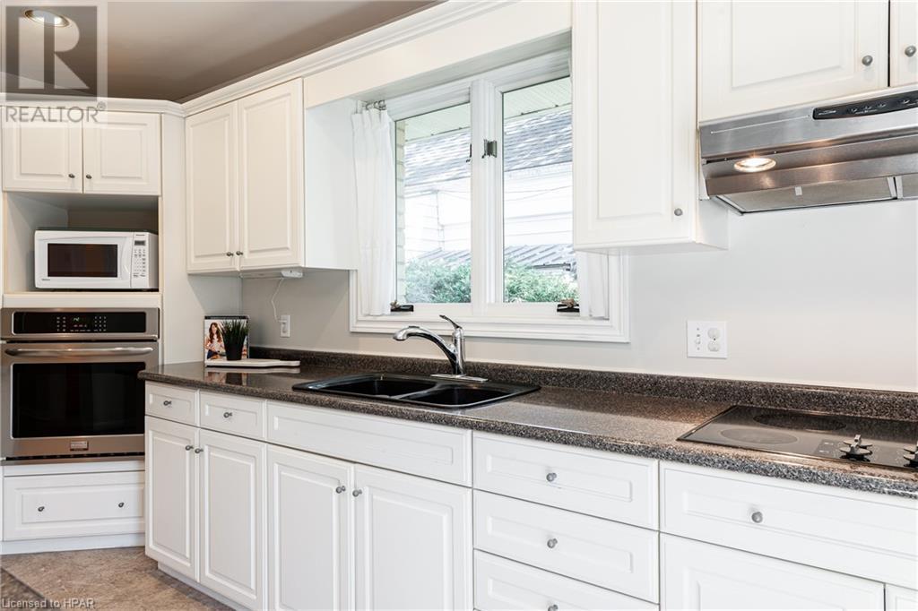 289 Douglas Street, Stratford, Ontario  N5A 5R1 - Photo 18 - 40483360