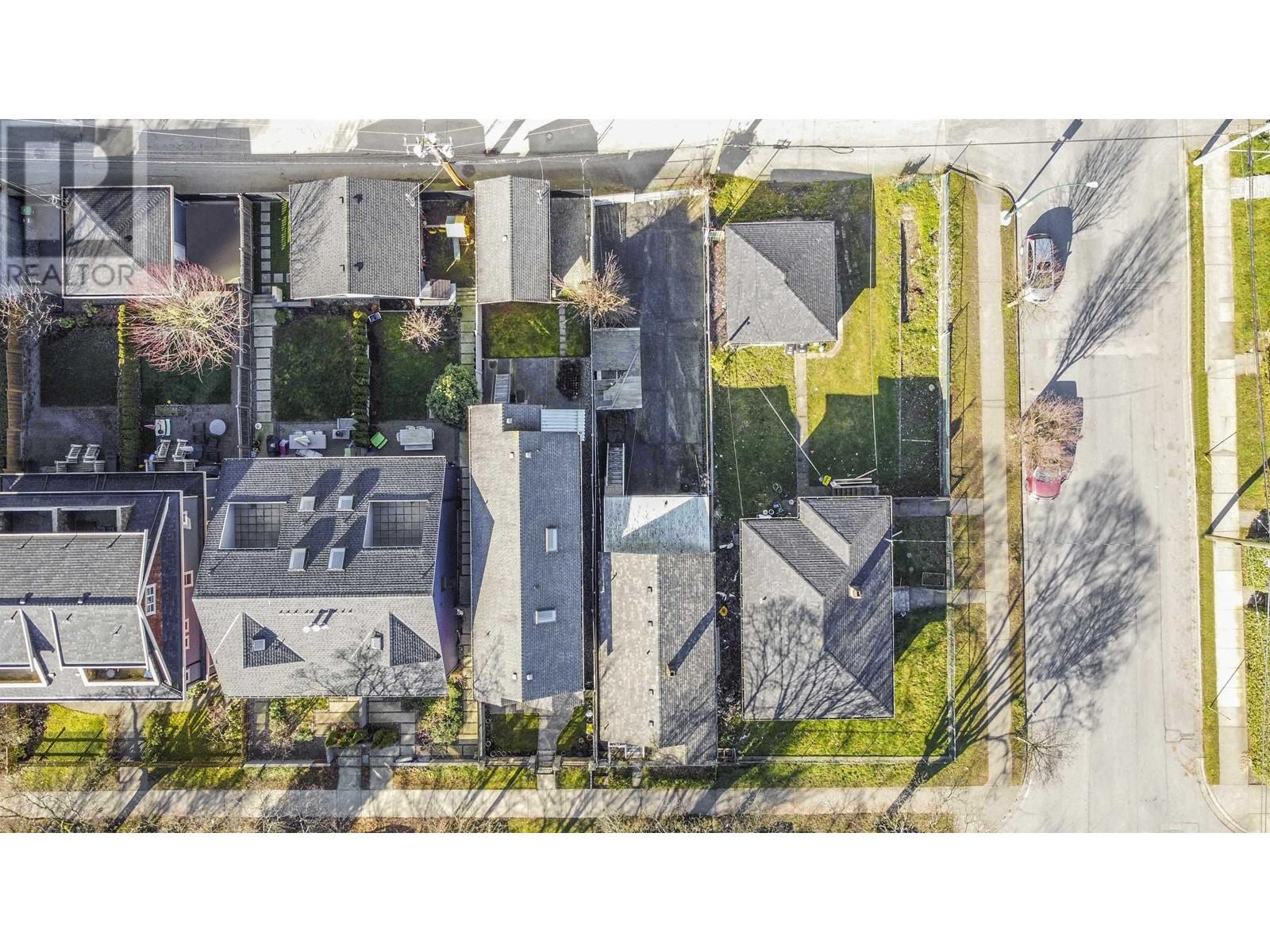2087 E Pender Street, Vancouver, British Columbia  V5L 1X1 - Photo 1 - R2833872