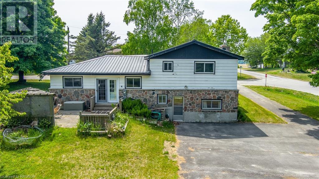 31 Point View Drive, Lion's Head, Ontario N0H 1W0 (26303933) The