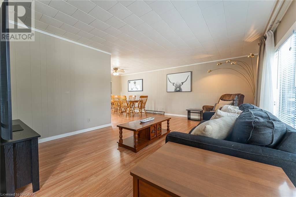 31 Point View Drive, Lion's Head, Ontario N0H 1W0 (26303933) The