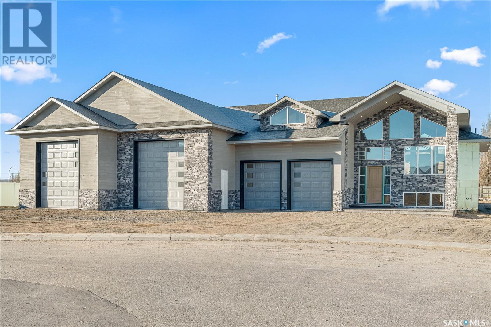 2 Loewen Court, Warman, Saskatchewan  S0K 1A0 - Photo 1 - SK942139