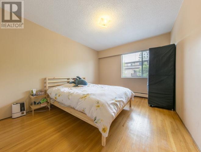 Listing Picture 12 of 16 : 5343 YEW STREET, Vancouver / 溫哥華 - 魯藝地產 Yvonne Lu Group - MLS Medallion Club Member