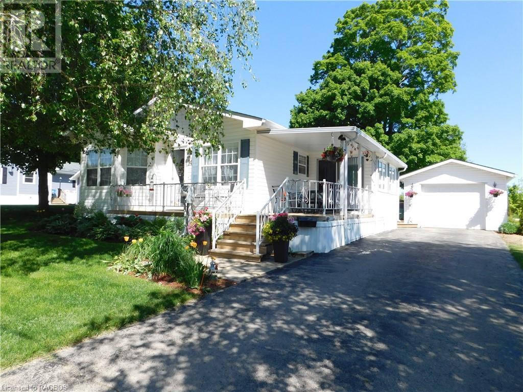 14 Grand Vista Drive, Wellington North, Ontario N0G 2L0 (26313759
