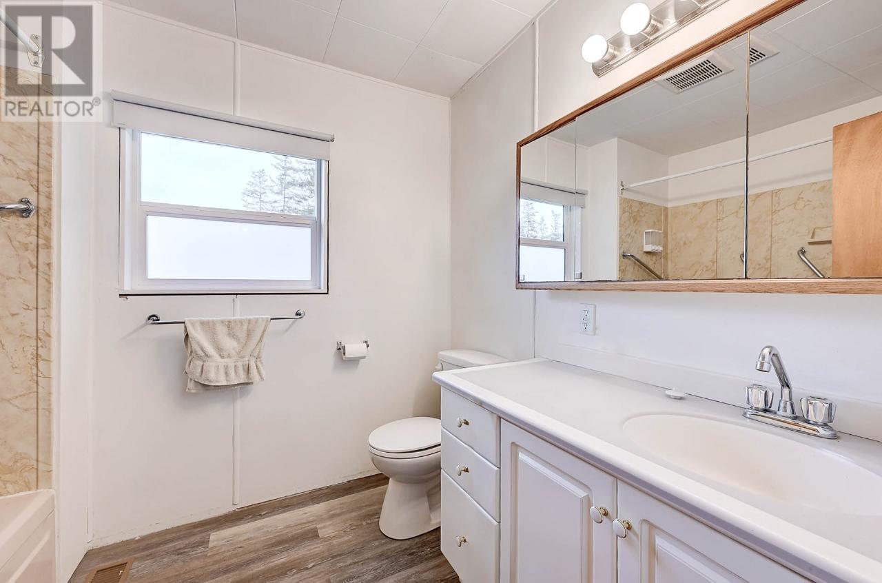 381 Vavenby Bridge Rd, Clearwater, British Columbia   - Photo 15 - 175886