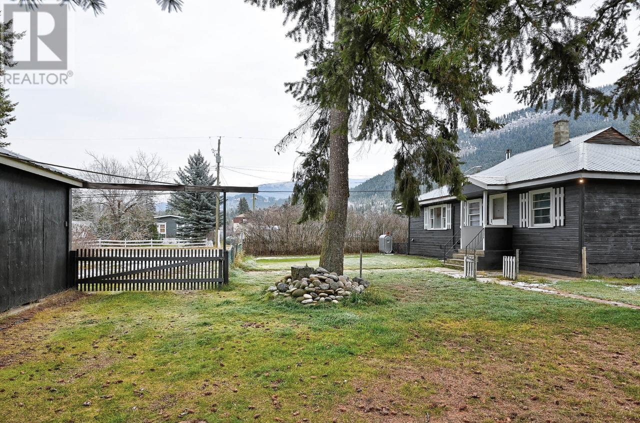381 Vavenby Bridge Rd, Clearwater, British Columbia   - Photo 27 - 175886