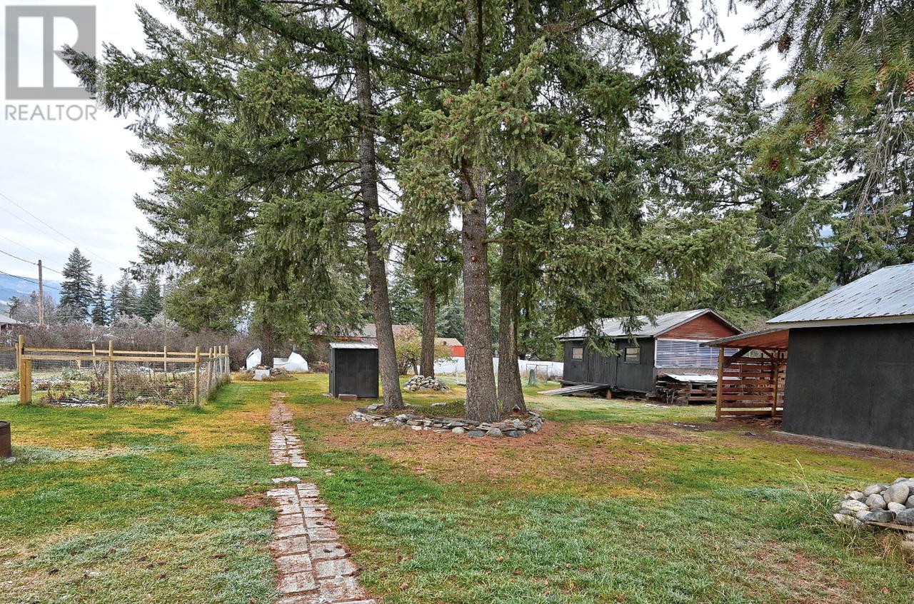 381 Vavenby Bridge Rd, Clearwater, British Columbia   - Photo 28 - 175886
