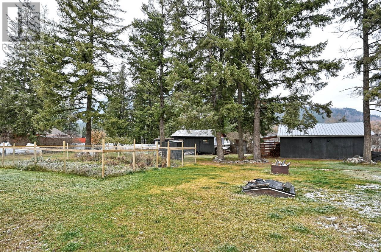 381 Vavenby Bridge Rd, Clearwater, British Columbia   - Photo 29 - 175886