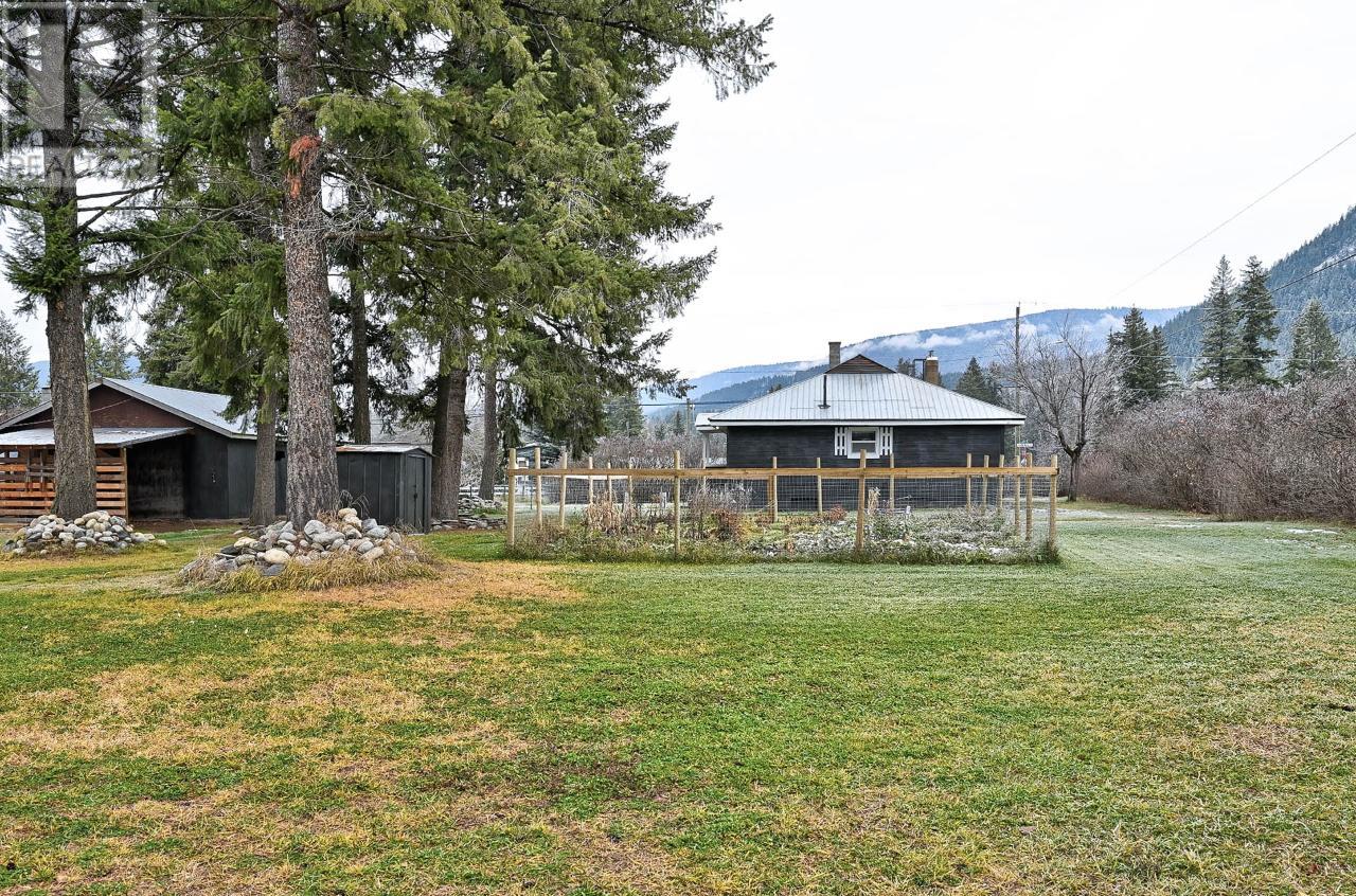 381 Vavenby Bridge Rd, Clearwater, British Columbia   - Photo 30 - 175886