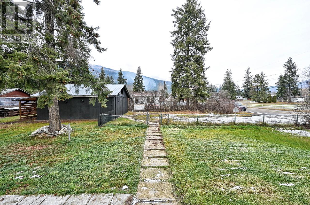 381 Vavenby Bridge Rd, Clearwater, British Columbia   - Photo 32 - 175886