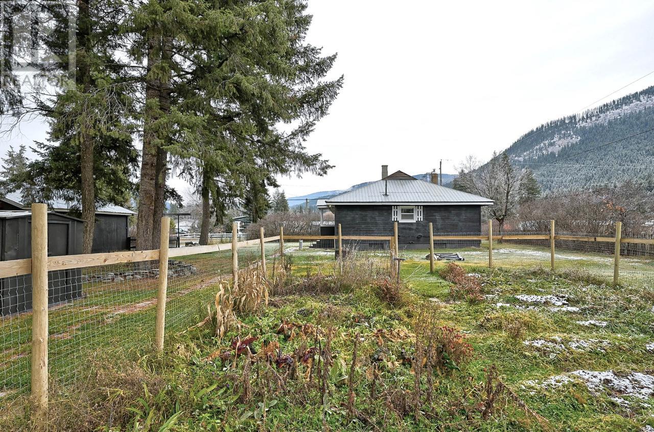 381 Vavenby Bridge Rd, Clearwater, British Columbia   - Photo 41 - 175886