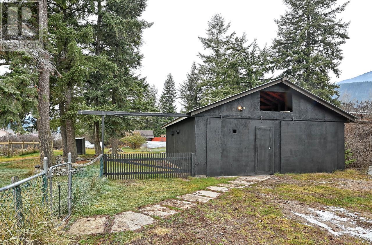 381 Vavenby Bridge Rd, Clearwater, British Columbia   - Photo 42 - 175886