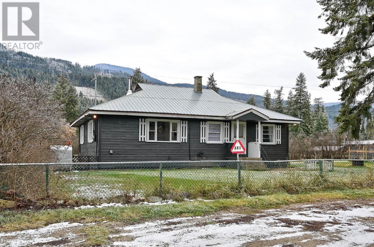 381 Vavenby Bridge Rd, Clearwater, British Columbia   - Photo 47 - 175886