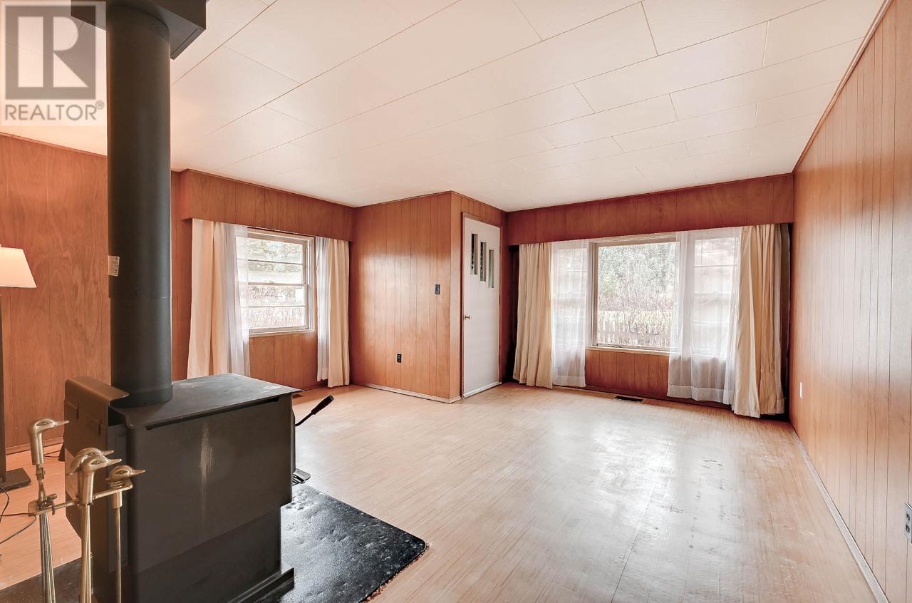 381 Vavenby Bridge Rd, Clearwater, British Columbia   - Photo 9 - 175886