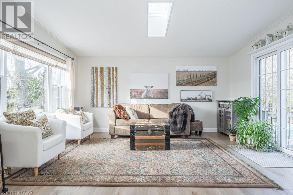 17 Golden Pond Road, Aberfoyle, Ontario N0B 2C0 (26317357) Mister