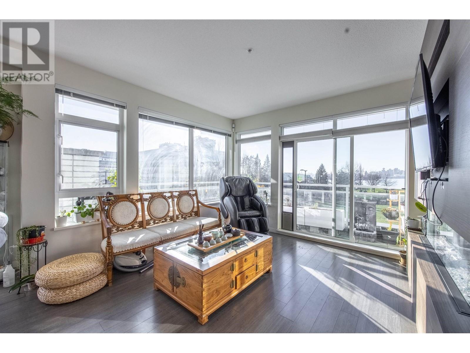 Listing Picture 6 of 15 : 124 255 W 1ST STREET, Vancouver / 溫哥華 - 魯藝地產 Yvonne Lu Group - MLS Medallion Club Member
