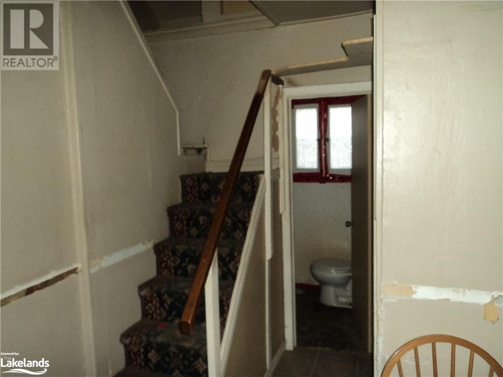 92 Westmount Drive N, Orillia, Ontario L3V 6C2 (26323080)